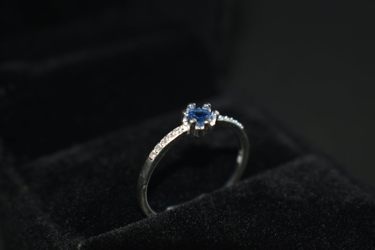 Anillo Solitario Circón Azul