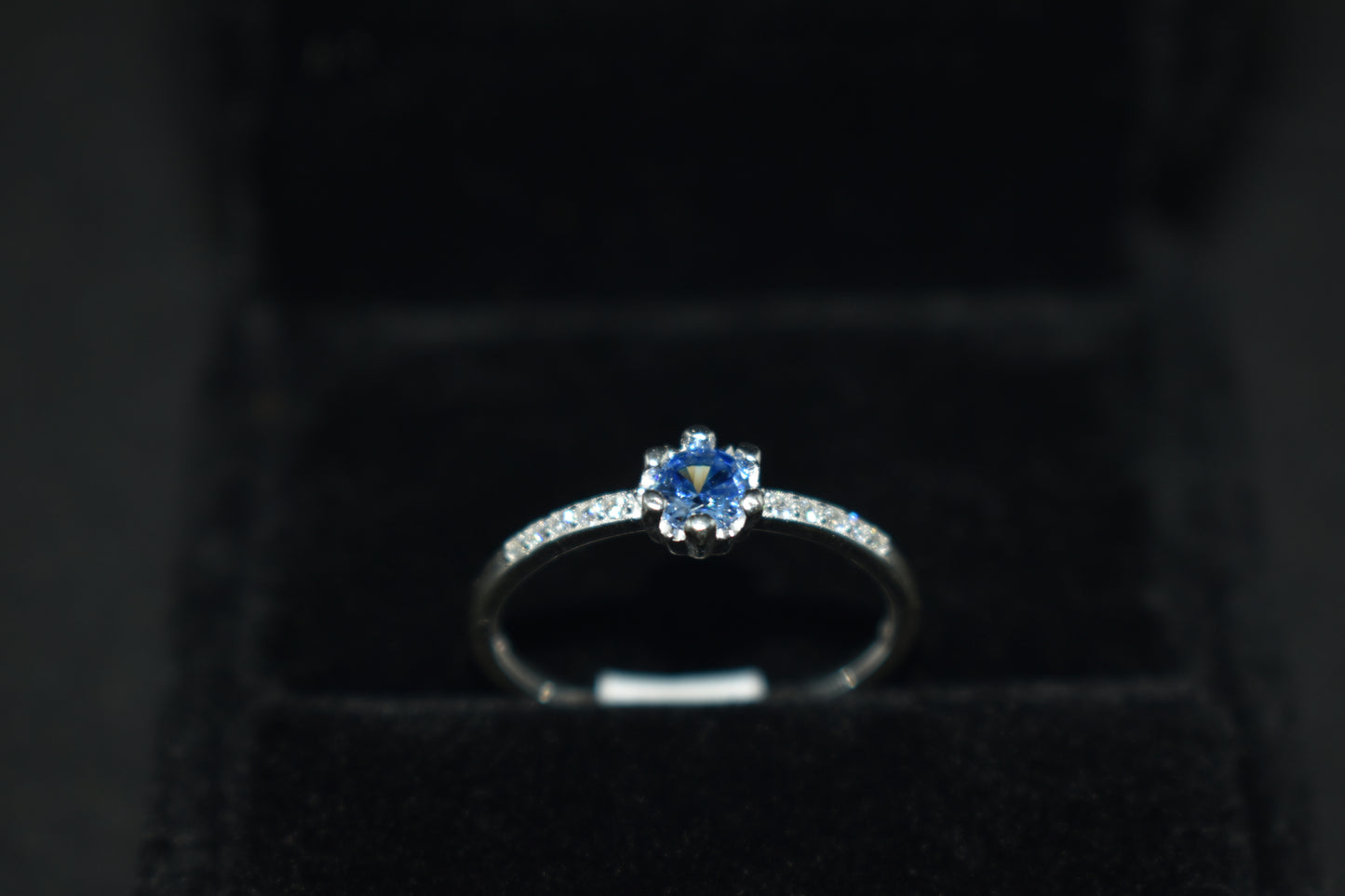 Anillo Solitario Circón Azul