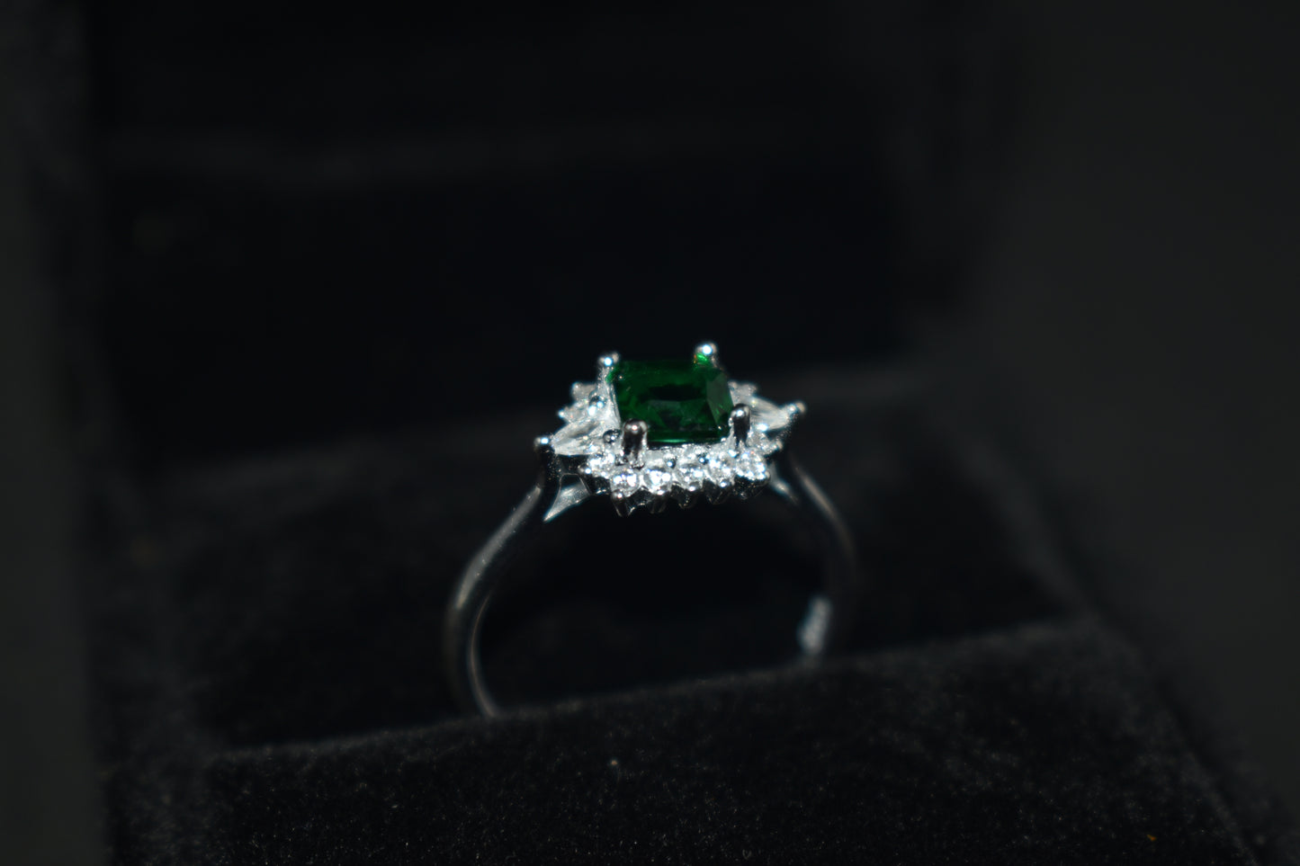 Anillo Circoniado y  Circon Verde